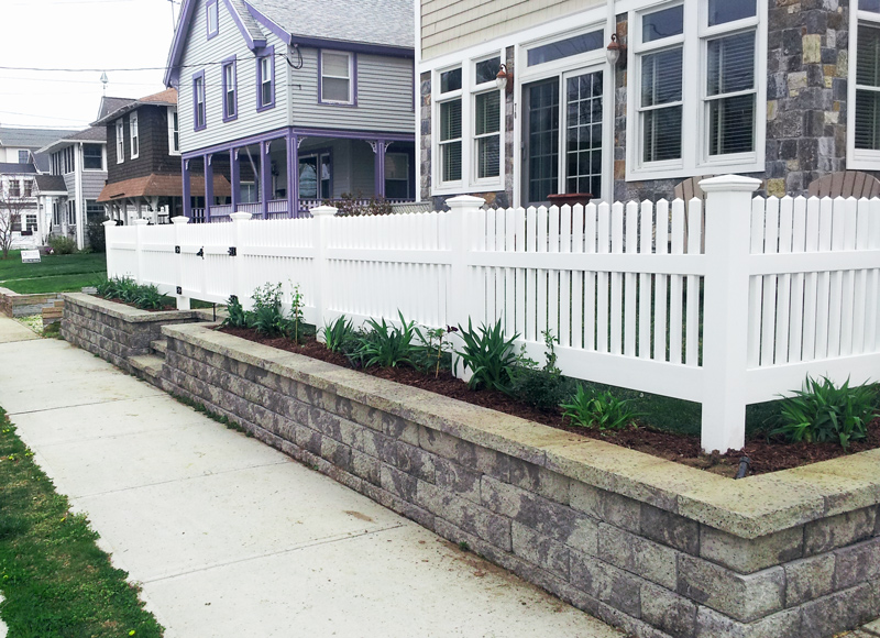 The Benefits of Vinyl Picket Fences