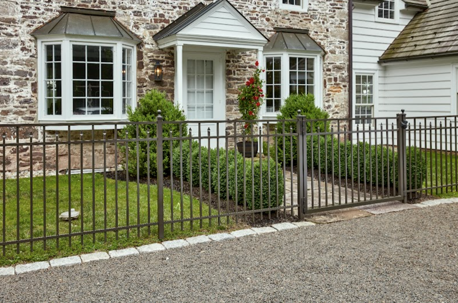 Benefits of Installing a Custom Iron Gate