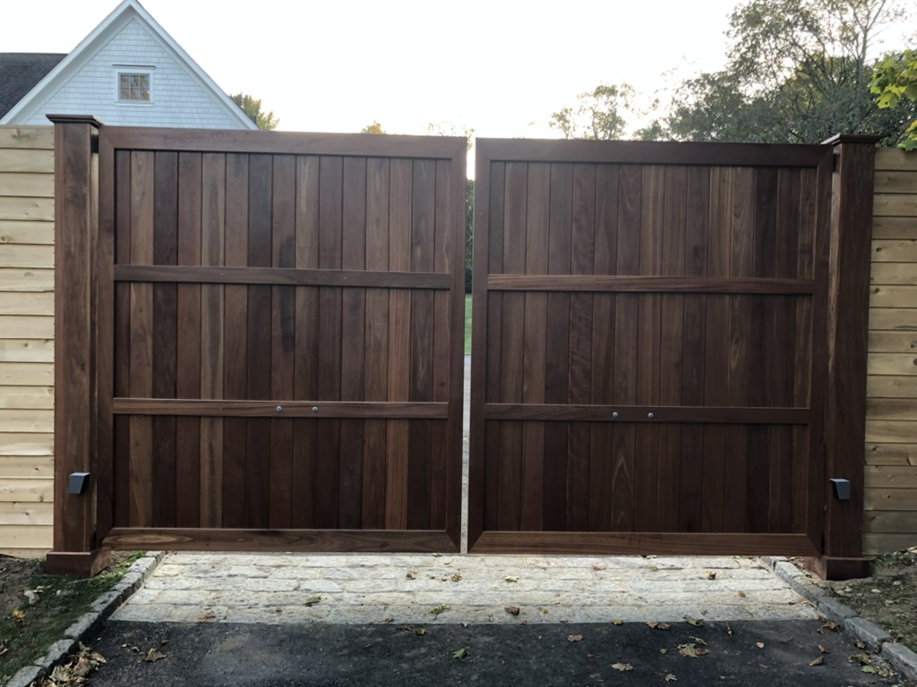 Tips to Incorporate Custom Fence Gates