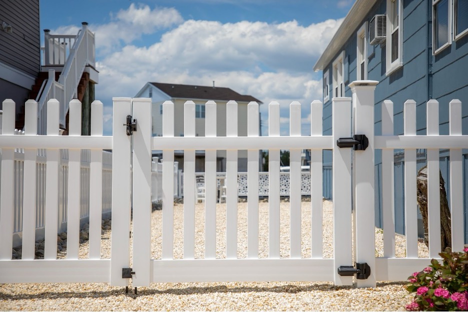 When to Repair vs. Replace Your Fence